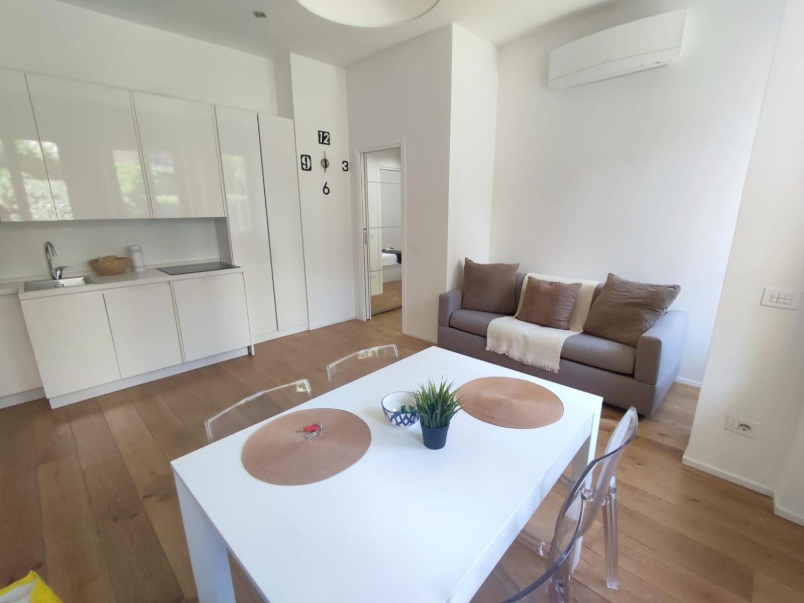 Regina In Porta Lodovica - Wifi E Breakfast Box Appartamento